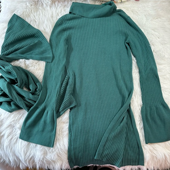 Free People • Carine Dark Green Tunic Sweater in Jaded - Picture 9 of 16